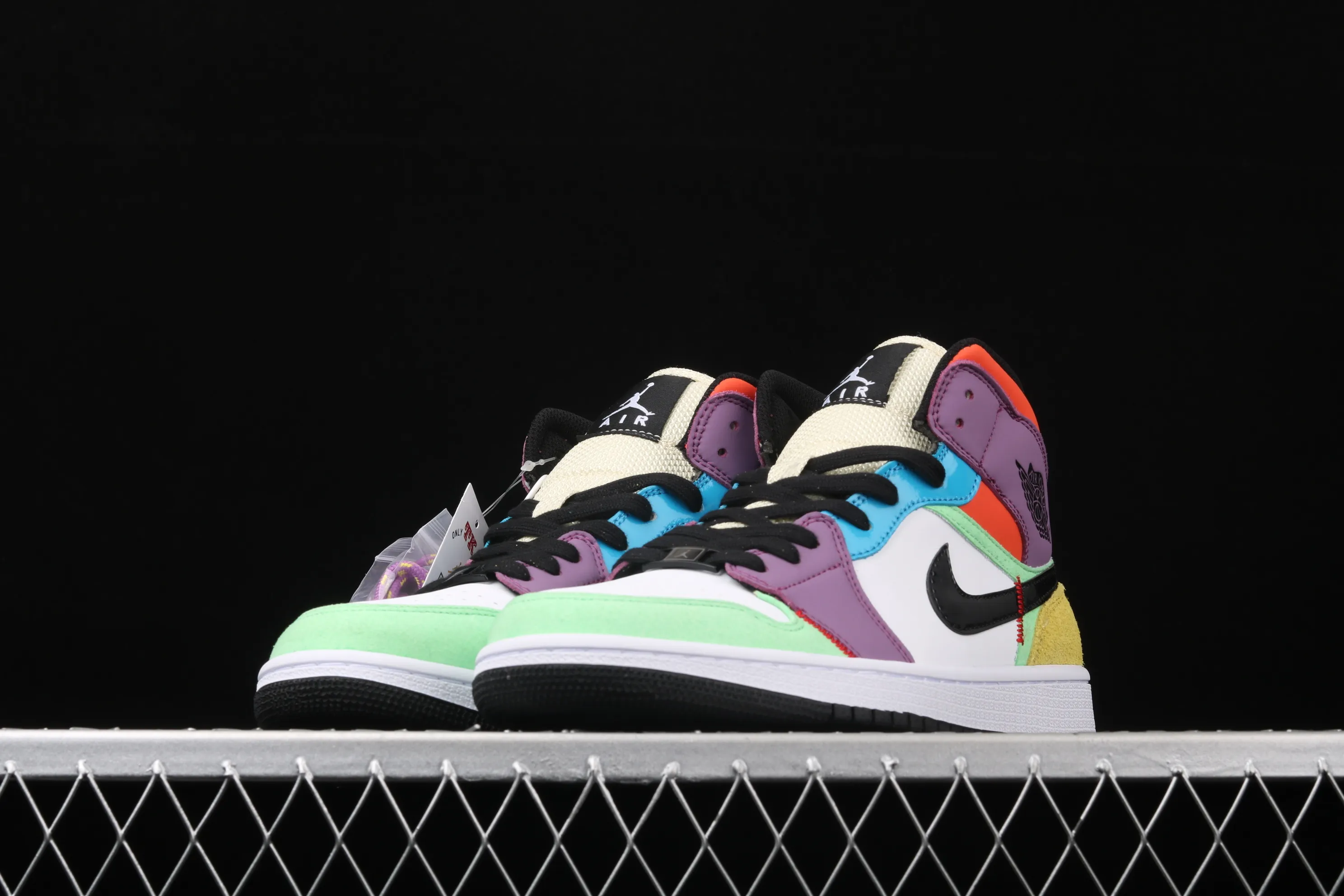 All categories Air Jordan Jordan series basketball shoes Air Jordan 1 Mid Air Jordan 1 Mid AJ1 Joe 1 Zhongbang color stitching CW1140-100